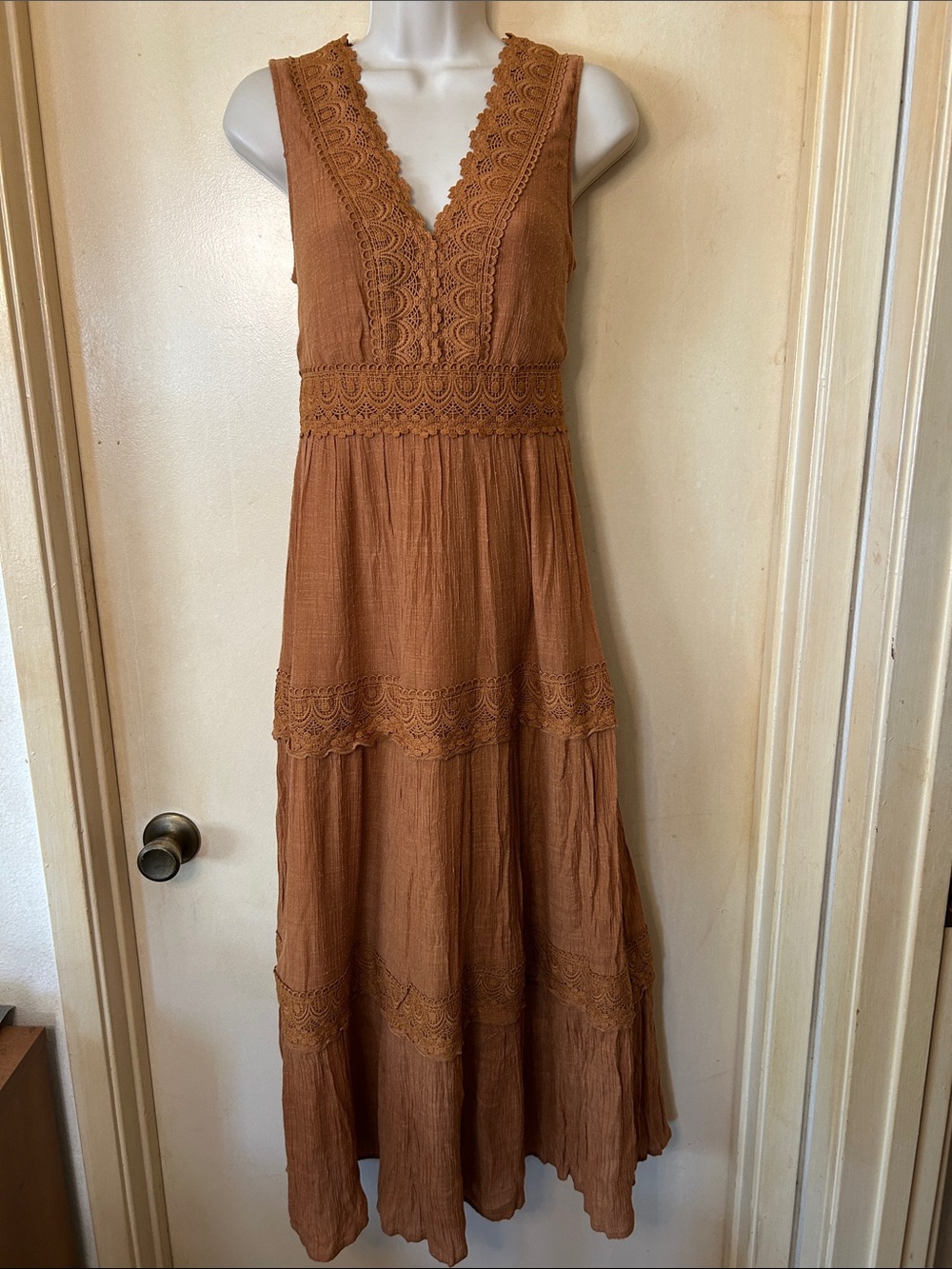J Gee Sleeveless V-Neck Maxi Dress in Rust with Lace Trim size M